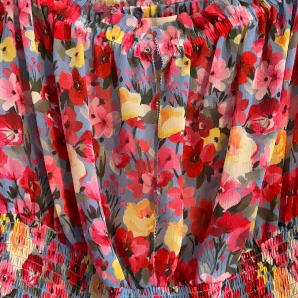 Feminine blouse - Picture 4 of 12